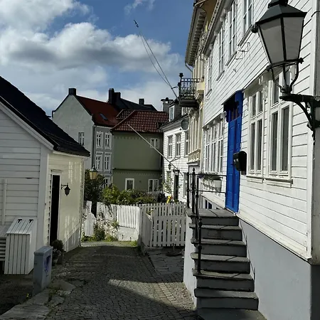 Bergenshus Rett Ved Bryggen I *