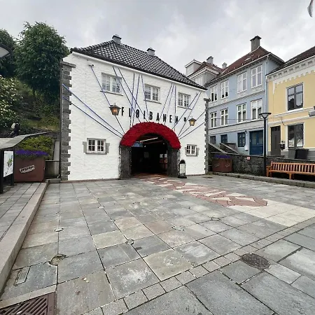 Bergenshus Rett Ved Bryggen I * ברגן
