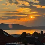Bergenshus Rett Ved Bryggen I *