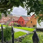 Bergenshus Rett Ved Bryggen I Bergen