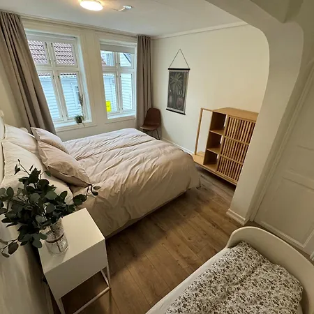Bergenshus Rett Ved Bryggen I Leilighet *