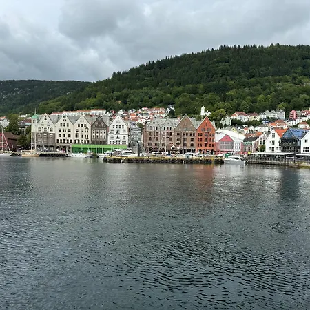 Bergenshus Rett Ved Bryggen I Bergen
