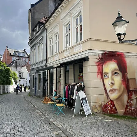 Bergenshus Rett Ved Bryggen I Apartamento Bergen