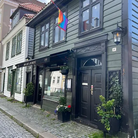 Bergenshus Rett Ved Bryggen I Apartamento