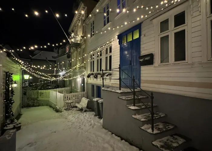 Bergenshus Rett Ved Bryggen I Берген