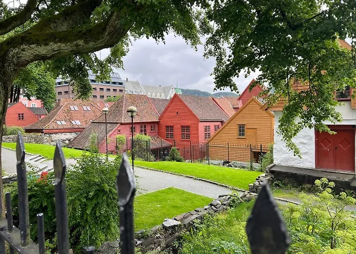 Bergenshus Rett Ved Bryggen I Берген