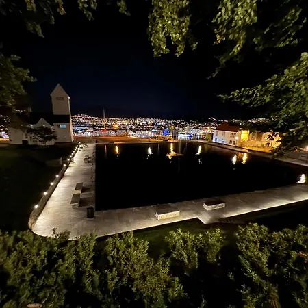 Bergenshus Rett Ved Bryggen I Daire *