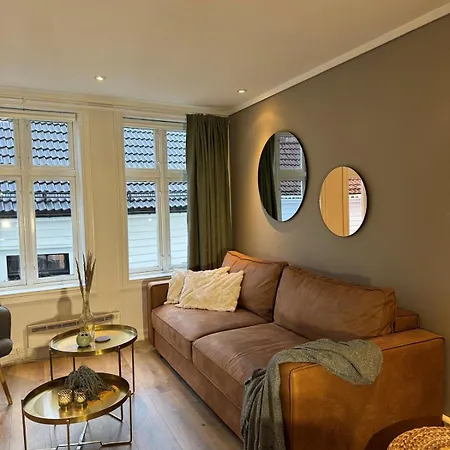 Bergenshus Rett Ved Bryggen I Daire *