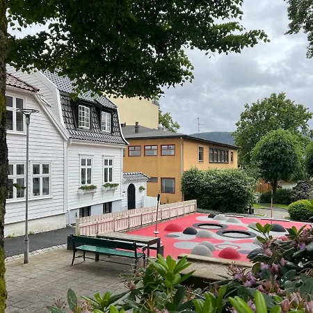 Bergenshus Rett Ved Bryggen I *