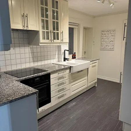 Bergenshus Rett Ved Bryggen I Bergen